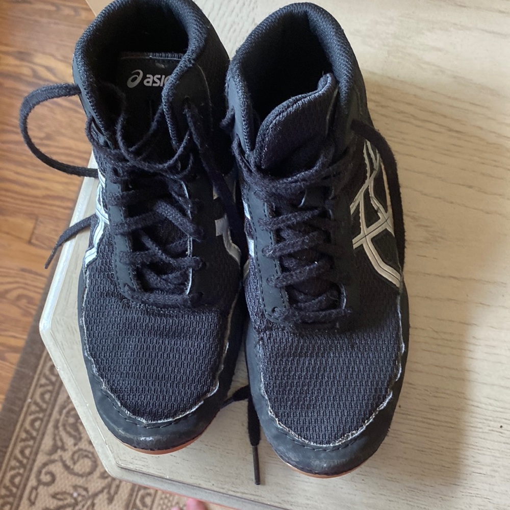 Wrestling shoes